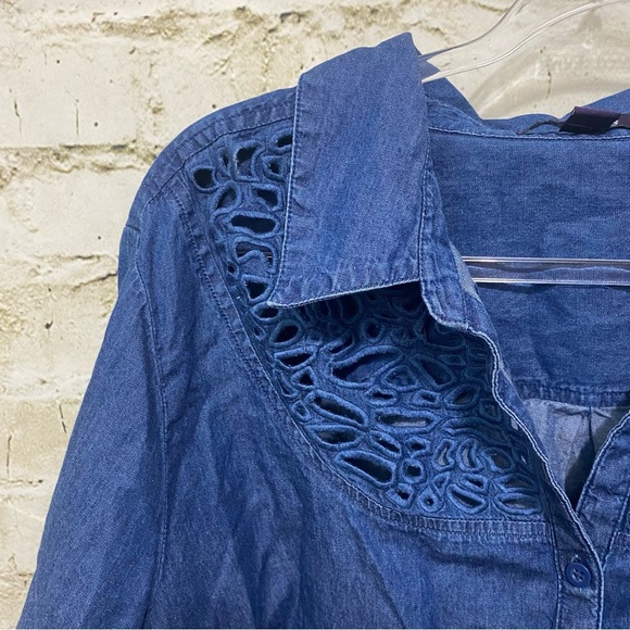 Roamans Blue Denim Look Cotton Floral Cut Out V Neck Button Up - Picture 2 of 6